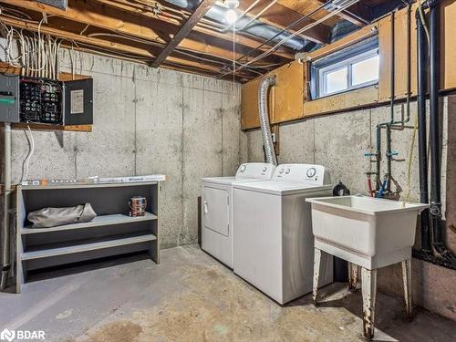 22-242 Lakeport Road, St. Catharines, ON - Indoor Photo Showing Laundry Room