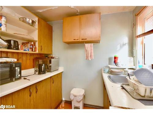 5 Scott Crescent, Barrie, ON - Indoor Photo Showing Kitchen