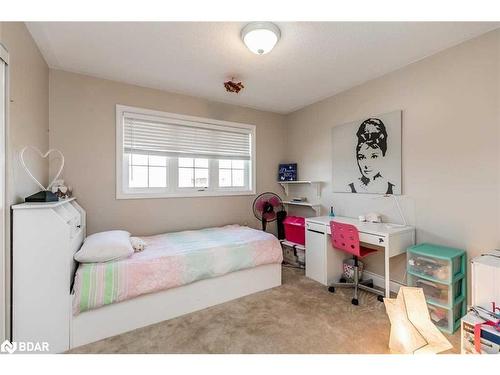 107 Winchester Terrace, Barrie, ON - Indoor Photo Showing Bedroom