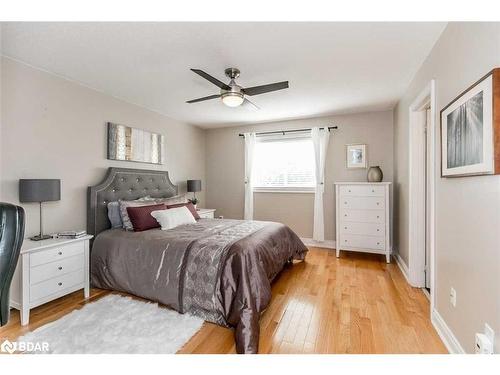 107 Winchester Terrace, Barrie, ON - Indoor Photo Showing Bedroom