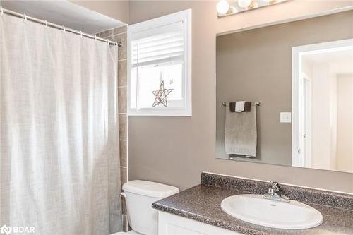 107 Winchester Terrace, Barrie, ON - Indoor Photo Showing Bathroom