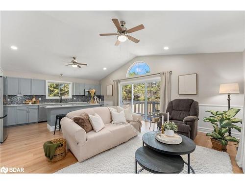 13 Hodgson Drive, Kawartha Lakes, ON - Indoor Photo Showing Living Room