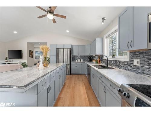 13 Hodgson Drive, Kawartha Lakes, ON - Indoor Photo Showing Kitchen With Upgraded Kitchen