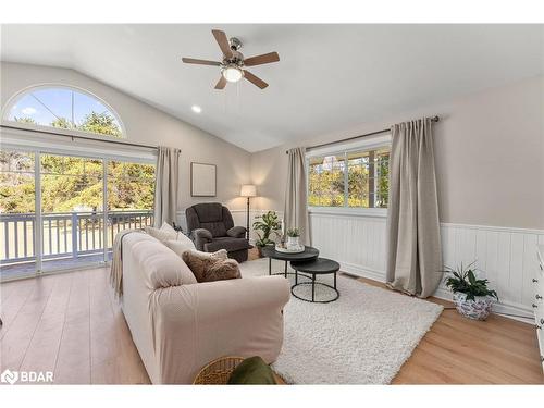 13 Hodgson Drive, Kawartha Lakes, ON - Indoor Photo Showing Living Room