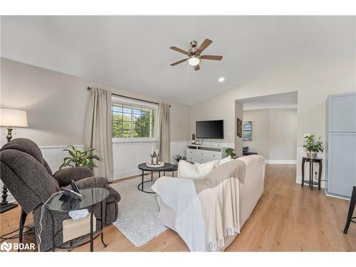 13 Hodgson Drive, Kawartha Lakes, ON - Indoor Photo Showing Living Room