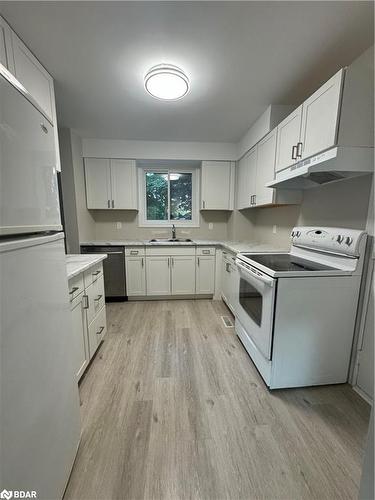 25 Chaucer Crescent, Barrie, ON - Indoor Photo Showing Kitchen With Double Sink