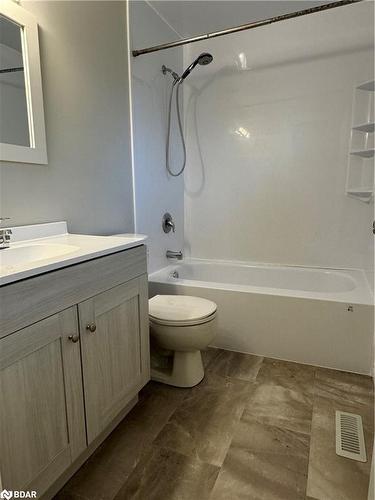 25 Chaucer Crescent, Barrie, ON - Indoor Photo Showing Bathroom