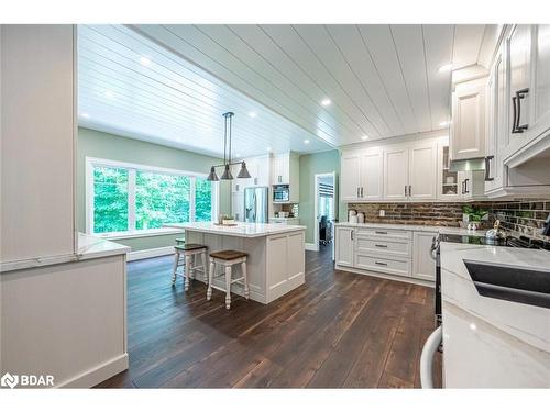 28 Heron Boulevard, Minesing, ON - Indoor Photo Showing Kitchen With Double Sink With Upgraded Kitchen