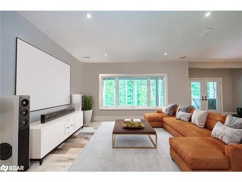 28 Heron Boulevard, Minesing, ON - Indoor Photo Showing Living Room