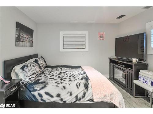 143 Hwy 612, Seguin, ON - Indoor Photo Showing Bedroom