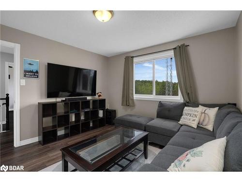 217 Pringle Drive, Barrie, ON - Indoor Photo Showing Living Room