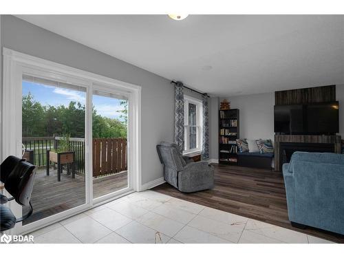 217 Pringle Drive, Barrie, ON - Indoor Photo Showing Living Room