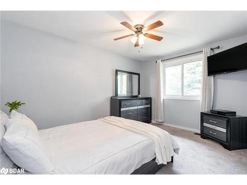 28 Harding Avenue, Barrie, ON - Indoor Photo Showing Bedroom