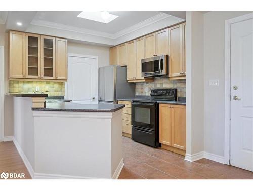 420-3351 Cawthra Road, Mississauga, ON - Indoor Photo Showing Kitchen