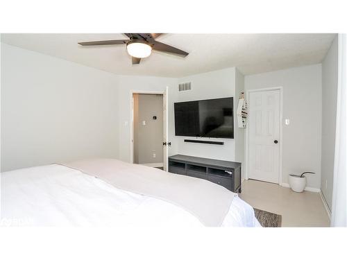 99 Churchland Drive, Barrie, ON - Indoor Photo Showing Bedroom