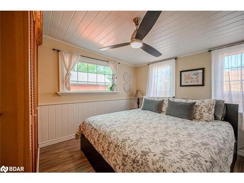 23 Pops Lane, Wasaga Beach, ON - Indoor Photo Showing Bedroom