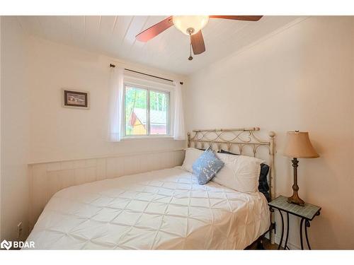 23 Pops Lane, Wasaga Beach, ON - Indoor Photo Showing Bedroom