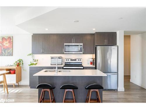 812-58 Lakeside Terrace, Barrie, ON - Indoor Photo Showing Kitchen With Upgraded Kitchen