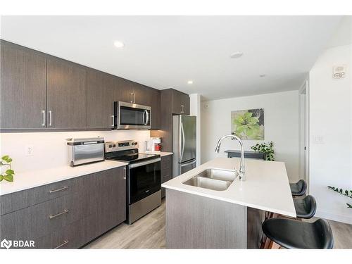 812-58 Lakeside Terrace, Barrie, ON - Indoor Photo Showing Kitchen With Double Sink With Upgraded Kitchen