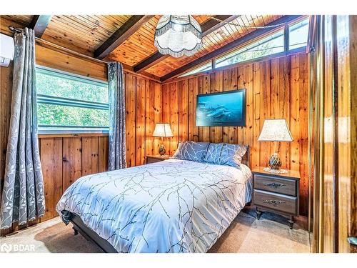 159 Mcguire Beach Rd Road, Kawartha Lakes, ON - Indoor Photo Showing Bedroom