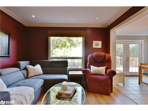 2094 Fennell Dr Drive, Innisfil, ON - Indoor Photo Showing Living Room