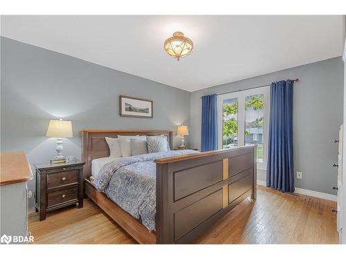 208 Spruce Crescent, Barrie, ON - Indoor Photo Showing Bedroom