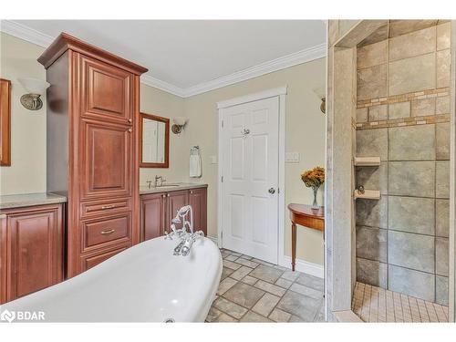 208 Spruce Crescent, Barrie, ON - Indoor Photo Showing Bathroom