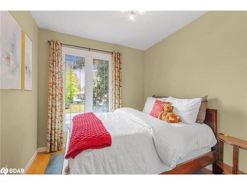 208 Spruce Crescent, Barrie, ON - Indoor Photo Showing Bedroom