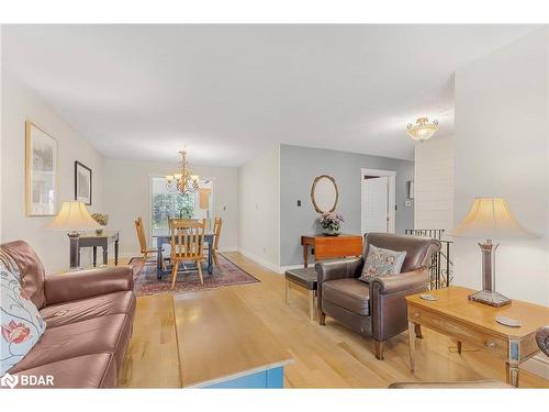 208 Spruce Crescent, Barrie, ON - Indoor Photo Showing Living Room