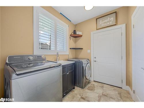 3375 Line 6 North Line, Oro-Medonte, ON - Indoor Photo Showing Laundry Room