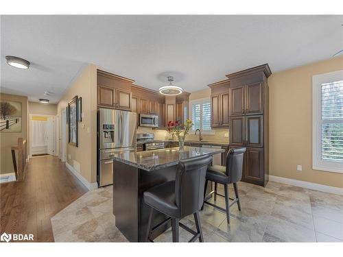 3375 Line 6 North Line, Oro-Medonte, ON - Indoor Photo Showing Kitchen