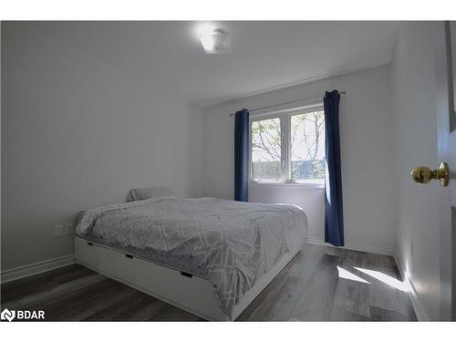 11-175 Stanley Street Street, Barrie, ON - Indoor Photo Showing Bedroom