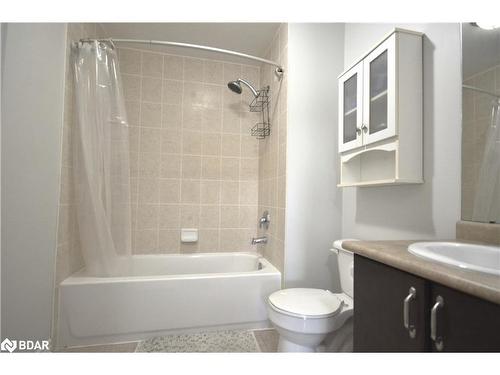 11-175 Stanley Street Street, Barrie, ON - Indoor Photo Showing Bathroom