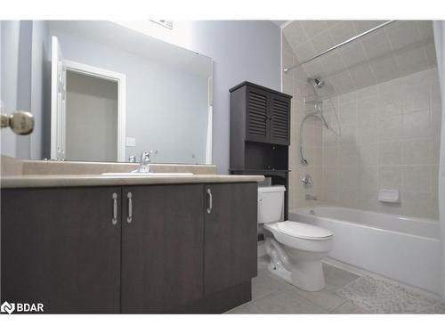 11-175 Stanley Street Street, Barrie, ON - Indoor Photo Showing Bathroom