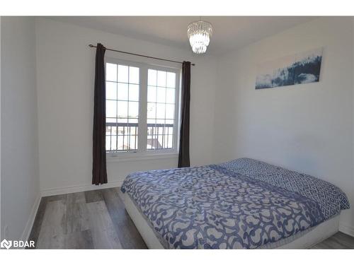 11-175 Stanley Street Street, Barrie, ON - Indoor Photo Showing Bedroom