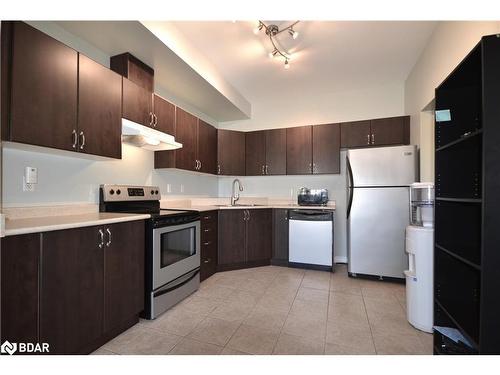 11-175 Stanley Street Street, Barrie, ON - Indoor Photo Showing Kitchen