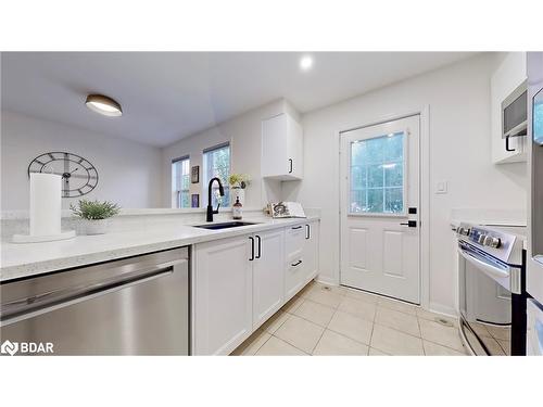 3037 Dewridge Avenue, Oakville, ON - Indoor Photo Showing Kitchen