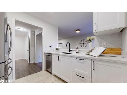 3037 Dewridge Avenue, Oakville, ON - Indoor Photo Showing Kitchen