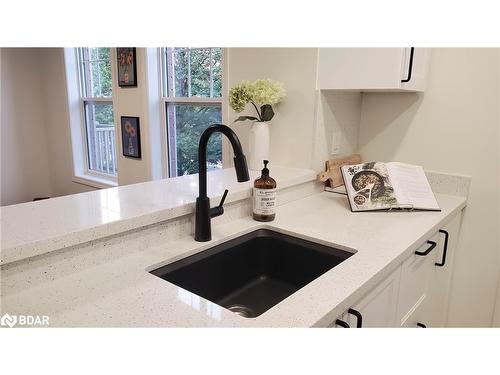 3037 Dewridge Avenue, Oakville, ON - Indoor Photo Showing Kitchen