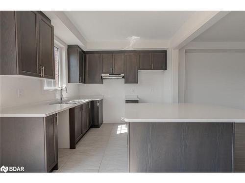 70 West Oak Trail, Barrie, ON - Indoor Photo Showing Kitchen