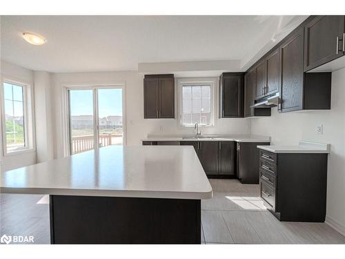 70 West Oak Trail, Barrie, ON - Indoor Photo Showing Kitchen