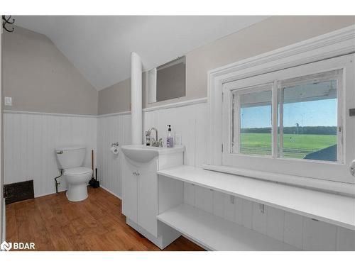 7281 9Th Line, Thornton, ON - Indoor Photo Showing Bathroom