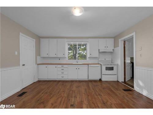 7281 9Th Line, Thornton, ON - Indoor Photo Showing Kitchen