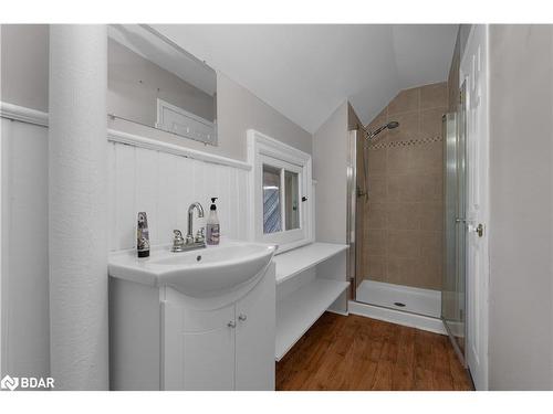 7281 9Th Line, Thornton, ON - Indoor Photo Showing Bathroom