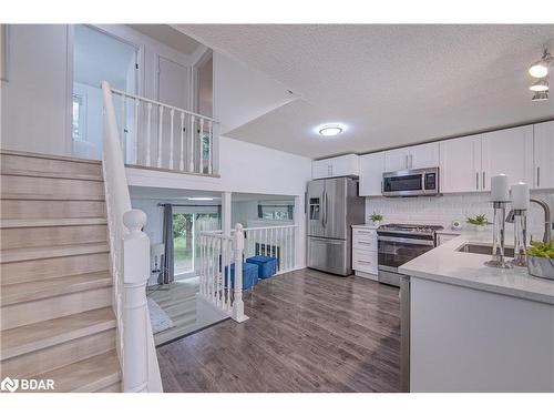 277 Nelson Street, Barrie, ON - Indoor Photo Showing Kitchen