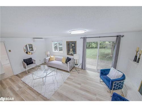 277 Nelson Street, Barrie, ON - Indoor Photo Showing Living Room