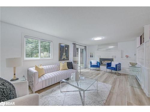 277 Nelson Street, Barrie, ON - Indoor Photo Showing Living Room