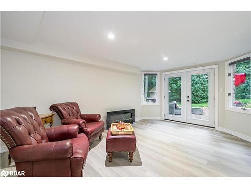 7 Nordic Trail, Oro-Medonte, ON - Indoor Photo Showing Living Room