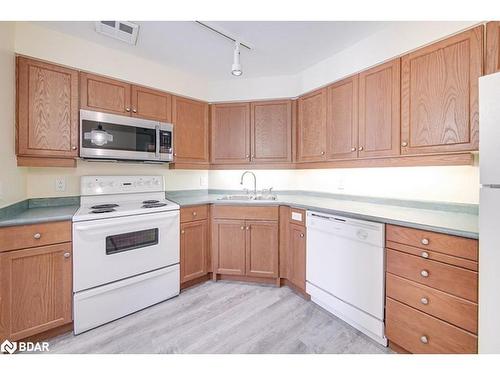 41-74 Ross Street, Barrie, ON - Indoor Photo Showing Kitchen