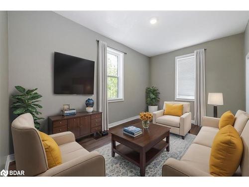 218 West Street N, Orillia, ON - Indoor Photo Showing Living Room